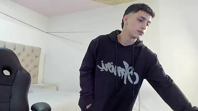 trainwithme – webcam model profile photo Image 9