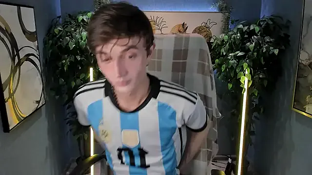 reeves_bae – webcam model profile photo Image 5