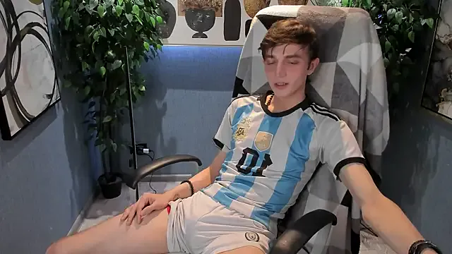 reeves_bae – webcam model profile photo Image 6