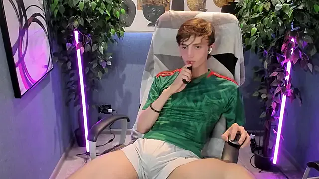 reeves_bae – webcam model profile photo Image 7