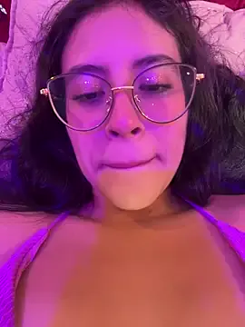 h3ntai-baby – webcam model profile photo Image 2