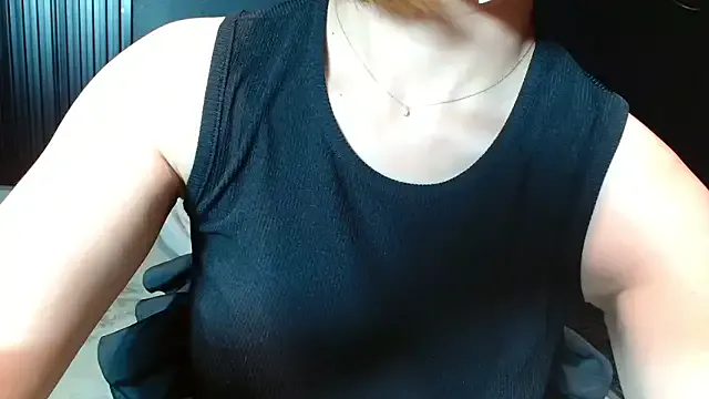 Astimax – webcam model profile photo Image 10