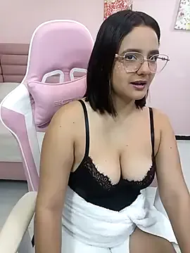 British_EmJess – webcam model profile photo Image 13