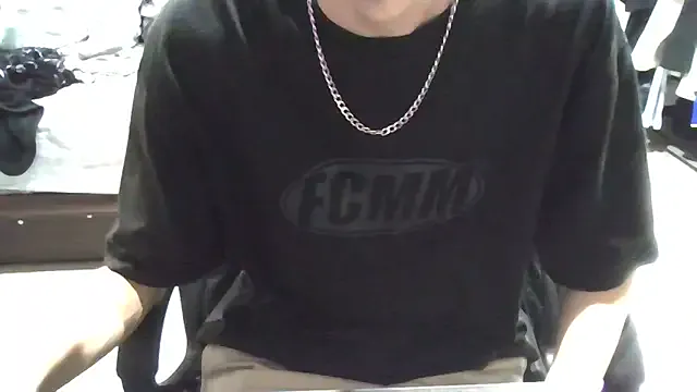 Den345a – webcam model profile photo Image 4