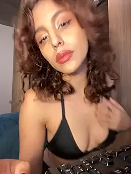 aloeloea – webcam model profile photo Image 8