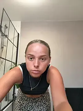 LizzieGreyX – webcam model profile photo Image 3