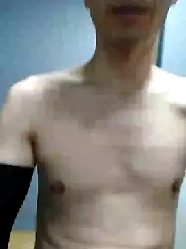 max04 – webcam model profile photo Image 4