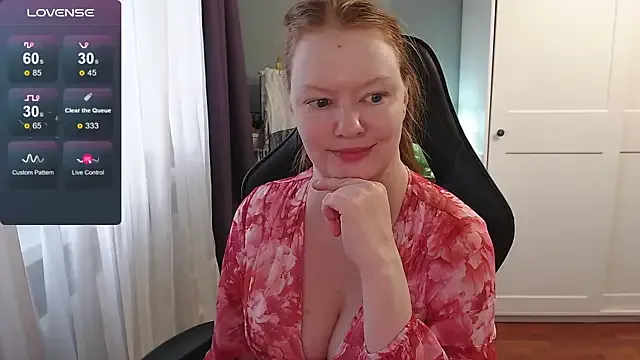 Libely – webcam model profile photo Image 13