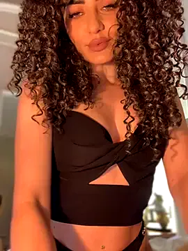 LoraDevine – webcam model profile photo Image 5
