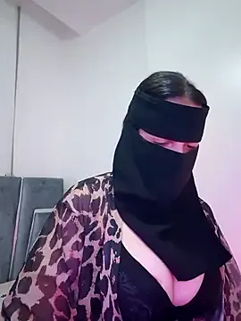 saraloverays – webcam model profile photo Image 10