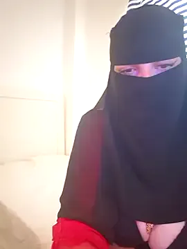 saraloverays – webcam model profile photo Image 14