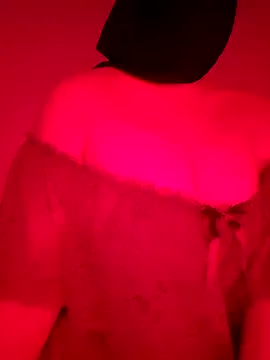 saraloverays – webcam model profile photo Image 5