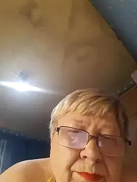 pinkys-slave – webcam model profile photo Image 14