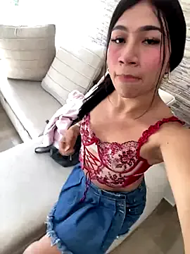 British_EmJess – webcam model profile photo Image 3