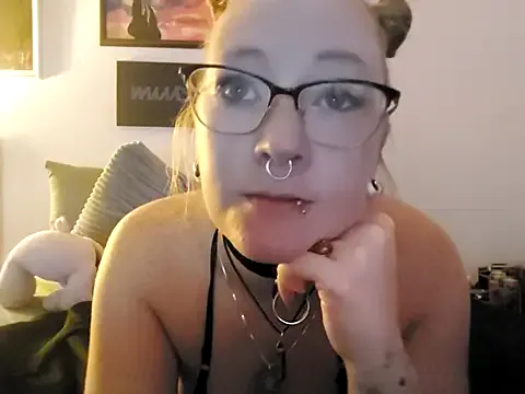 LizzieGreyX – webcam model profile photo Image 2