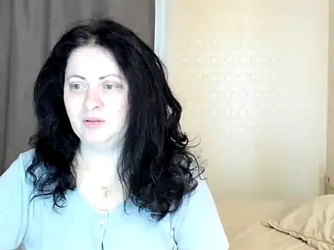 KateDivineUK – webcam model profile photo Image 5