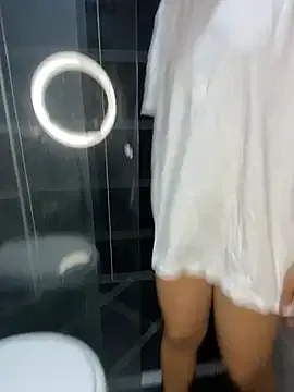 zui_lu – webcam model profile photo Image 2