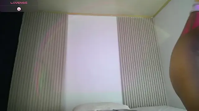 Nataly_Blonde – webcam model profile photo Image 13