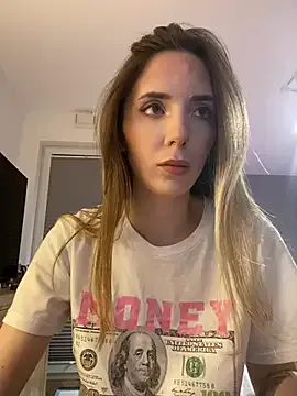 AmbeerLie – webcam model profile photo Image 2