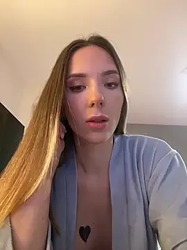 AmbeerLie – webcam model profile photo Image 4