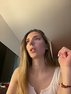 AmbeerLie – webcam model profile photo Image 5