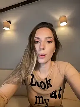 AmbeerLie – webcam model profile photo Image 9