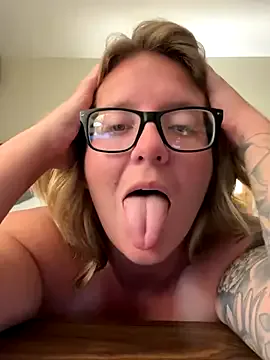 alicepussy – webcam model profile photo Image 3