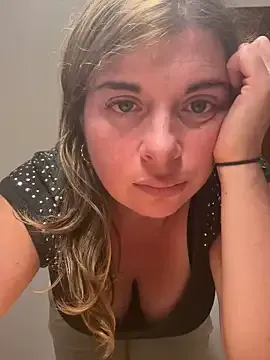 BabeBeth40 – webcam model profile photo Image 14