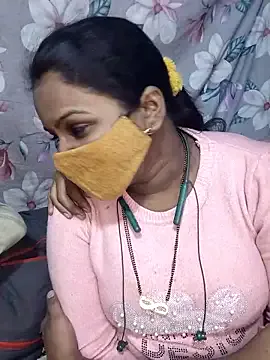 LoraDevine – webcam model profile photo Image 2