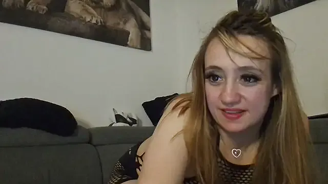 Sweet775 – webcam model profile photo Image 3