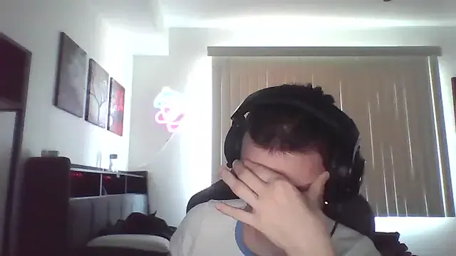 NoahCollins – webcam model profile photo Image 3