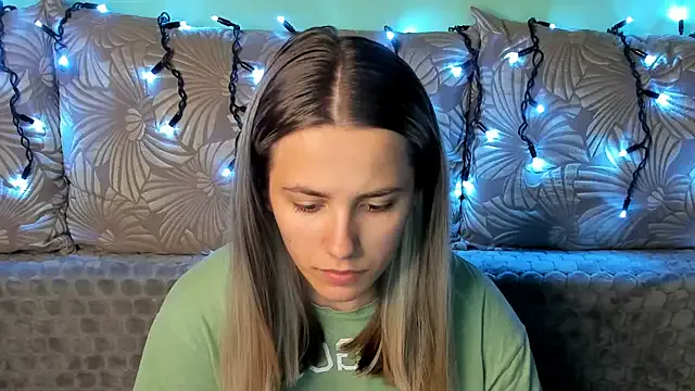 blondeangel_4u2 – webcam model profile photo Image 3