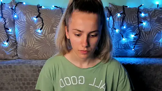 blondeangel_4u2 – webcam model profile photo Image 4