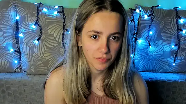 blondeangel_4u2 – webcam model profile photo Image 8