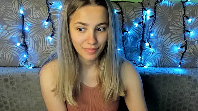 blondeangel_4u2 – webcam model profile photo Image 9