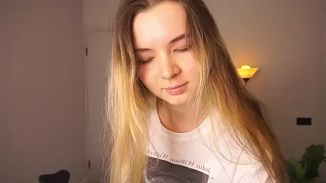 sweetie – webcam model profile photo Image 4