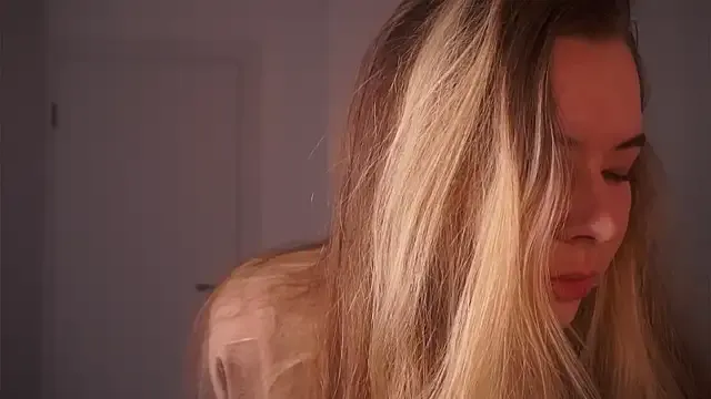 sweetie – webcam model profile photo Image 5