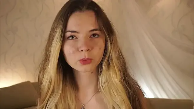 sweetie – webcam model profile photo Image 6