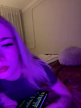 TenderLora – webcam model profile photo Image 12