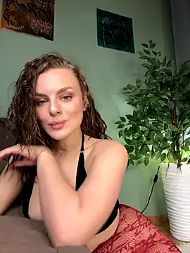 British_EmJess – webcam model profile photo Image 13