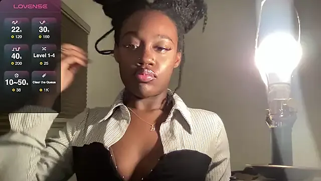 UKRaunchyRobyn – webcam model profile photo Image 8