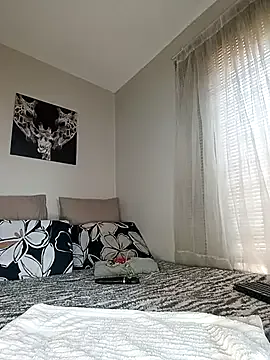 Cherry-berryMax98 – webcam model profile photo Image 12