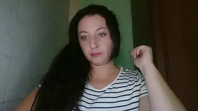 British_EmJess – webcam model profile photo Image 3