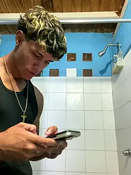 alex_islive – webcam model profile photo Image 9