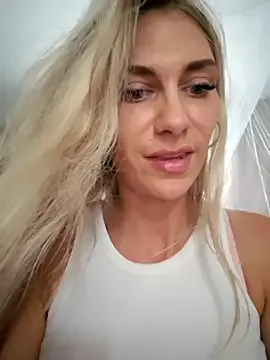 MartinaCroxx – webcam model profile photo Image 10