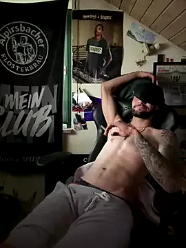 MistressLouUK – webcam model profile photo Image 14