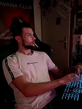 MistressLouUK – webcam model profile photo Image 4