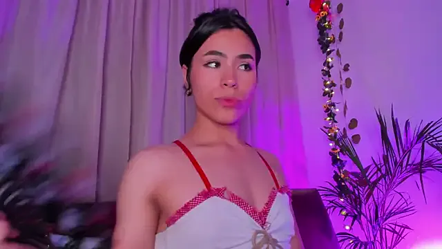 Playful_Adriana – webcam model profile photo Image 3