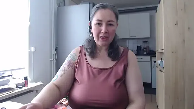 MilfGina Image 12