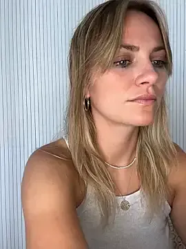 Nataly_Blonde – webcam model profile photo Image 2